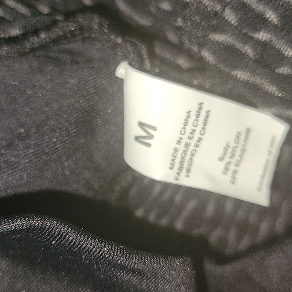 NWT 📦 Honeycomb Butt Scrunch Blk/Grey Capri Leggings - Picture 6 of 14